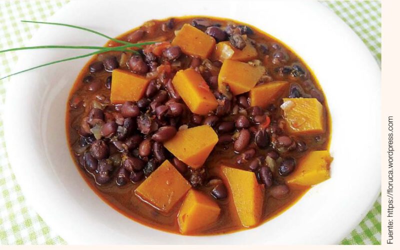 Judías negras con  calabaza