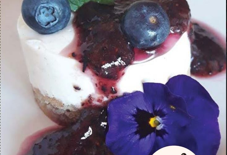 Pastelito de Queso de Oveja con Salteado de Arándanos Azules