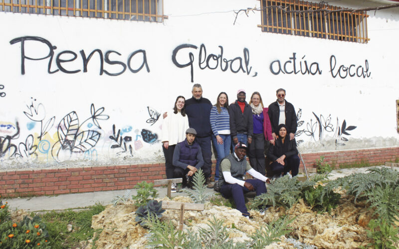 “Aquí no hay asistencialismo, hay solidaridad y apoyo mutuo. Así funciona la Escuela de la Tierra”