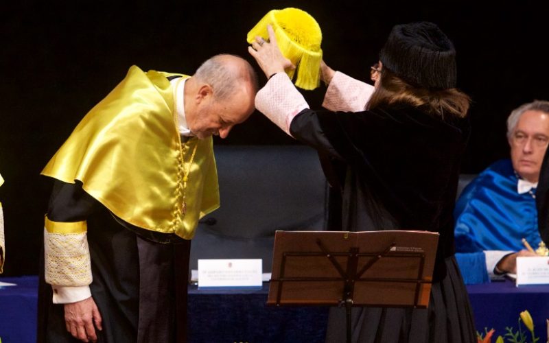 Nicolás Olea, doctor honoris causa por la Universidad de Alicante